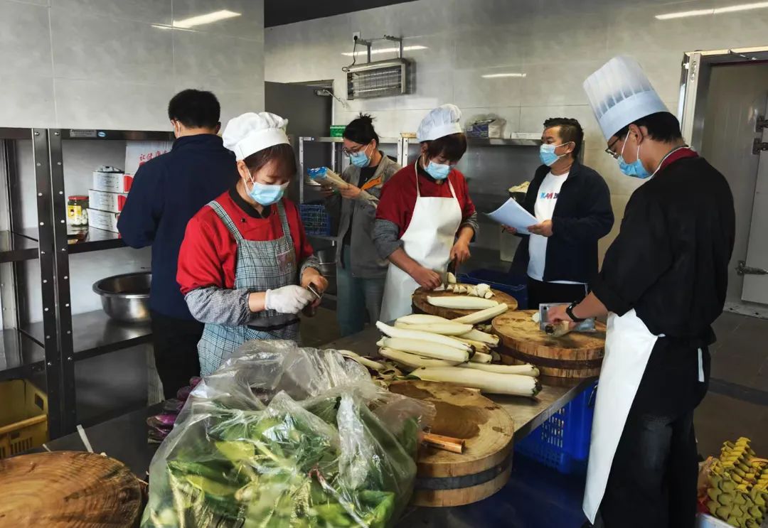 Logistics Department Conducts Special Food Safety Inspection in Employee Canteens